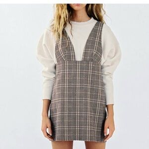 Zara Fully lined, hidden back zipper, plaid with a gold accent.
New without tags